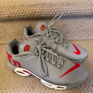 Size 9 Nike Air Max Plus. Worn 10 times in the last 4 years. Great condition.